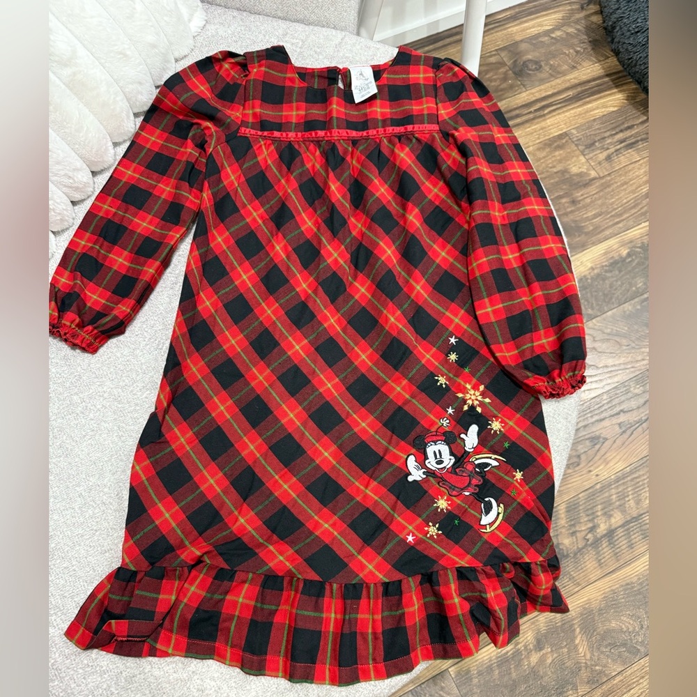 Kid’s Disney pajamas size 9/10